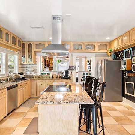 Four Different Options At One Great Location-- 1 - Spacious 3 Bed 2 Bath House Or 2- 2Nd Floor 2 Bed 1 Bath Guesthouse Or 3- 1St Floor Studio Or 3- A Tiny Home Rv Tampa Esterno foto