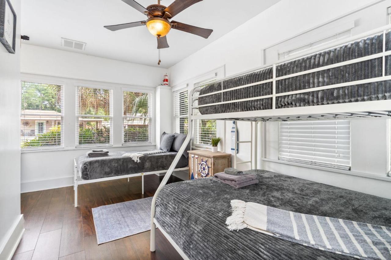 Four Different Options At One Great Location-- 1 - Spacious 3 Bed 2 Bath House Or 2- 2Nd Floor 2 Bed 1 Bath Guesthouse Or 3- 1St Floor Studio Or 3- A Tiny Home Rv Tampa Esterno foto