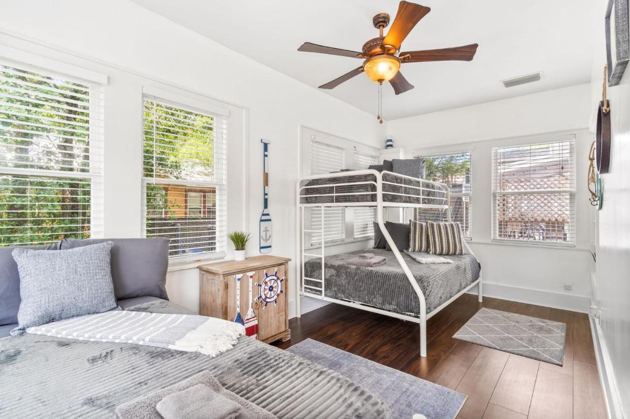 Four Different Options At One Great Location-- 1 - Spacious 3 Bed 2 Bath House Or 2- 2Nd Floor 2 Bed 1 Bath Guesthouse Or 3- 1St Floor Studio Or 3- A Tiny Home Rv Tampa Esterno foto
