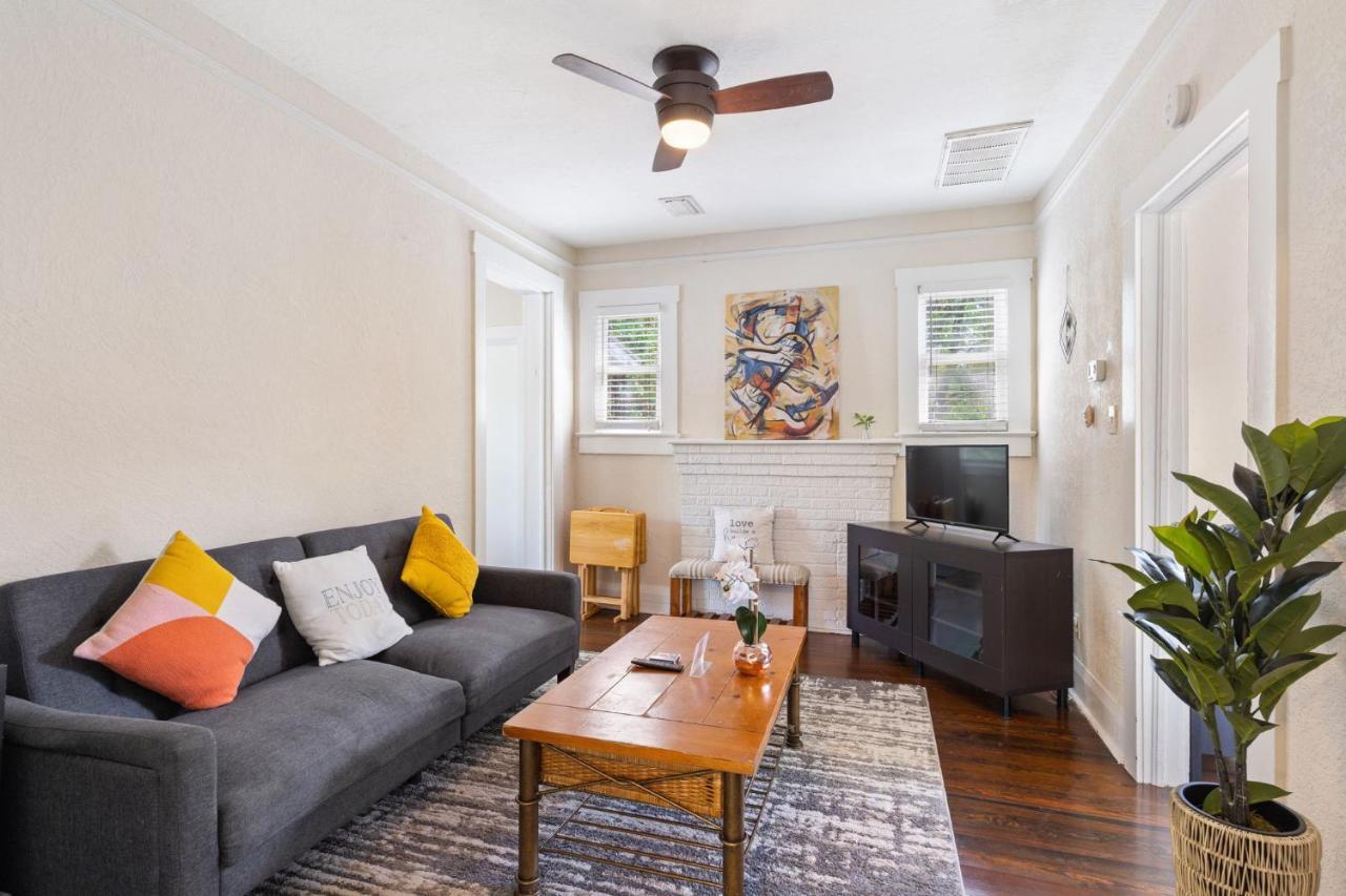 Four Different Options At One Great Location-- 1 - Spacious 3 Bed 2 Bath House Or 2- 2Nd Floor 2 Bed 1 Bath Guesthouse Or 3- 1St Floor Studio Or 3- A Tiny Home Rv Tampa Esterno foto