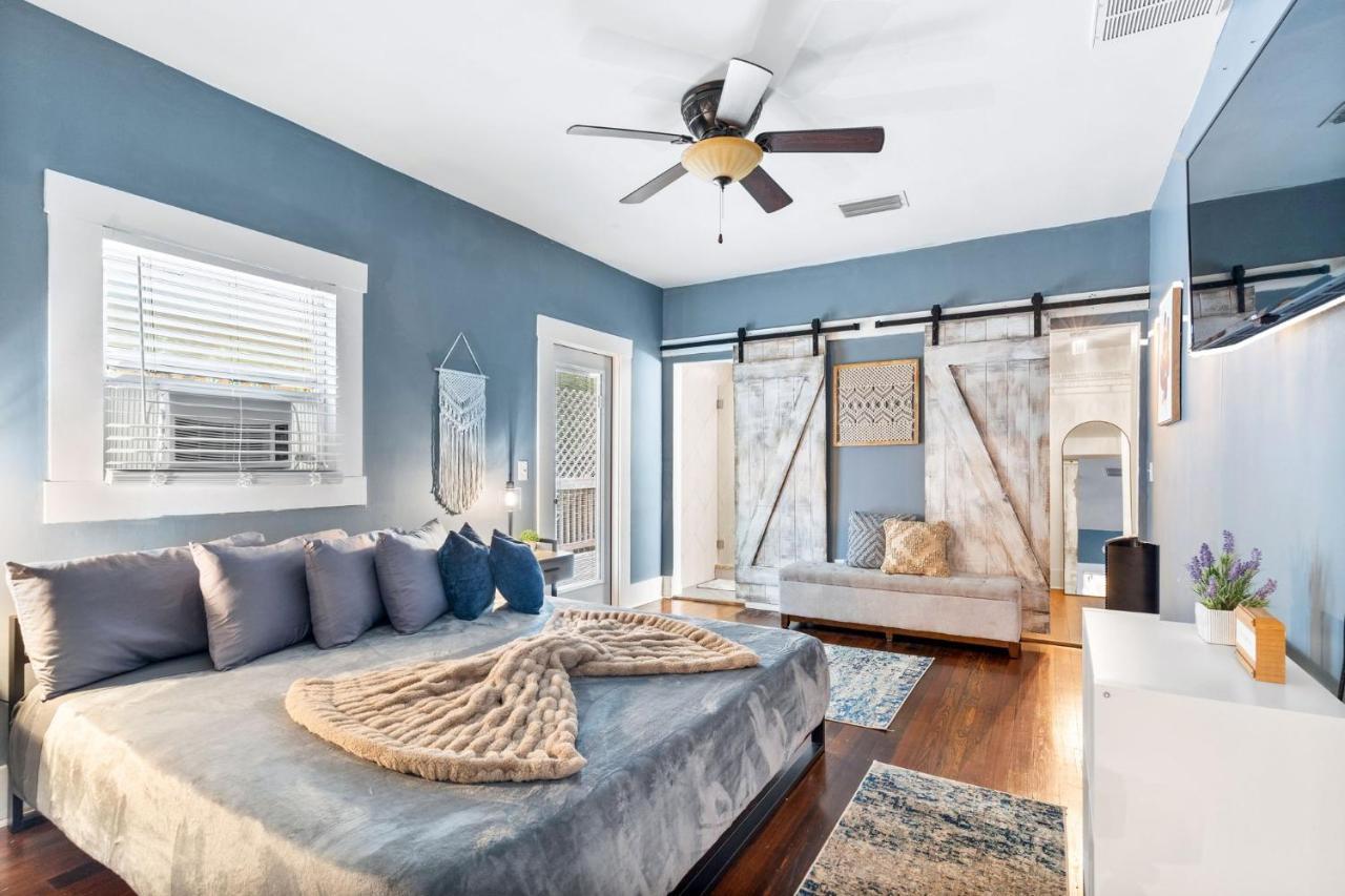 Four Different Options At One Great Location-- 1 - Spacious 3 Bed 2 Bath House Or 2- 2Nd Floor 2 Bed 1 Bath Guesthouse Or 3- 1St Floor Studio Or 3- A Tiny Home Rv Tampa Esterno foto